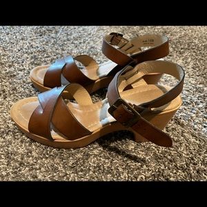 Chinese Laundry heel/wedges